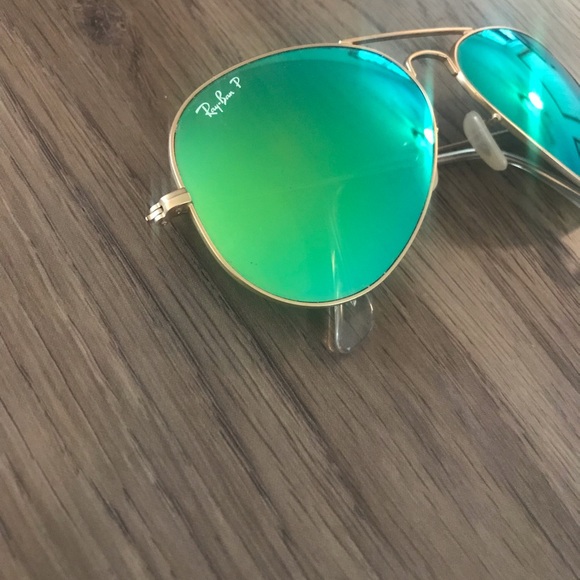 Green Polarized Ray-Ban Aviator Sunglasses
